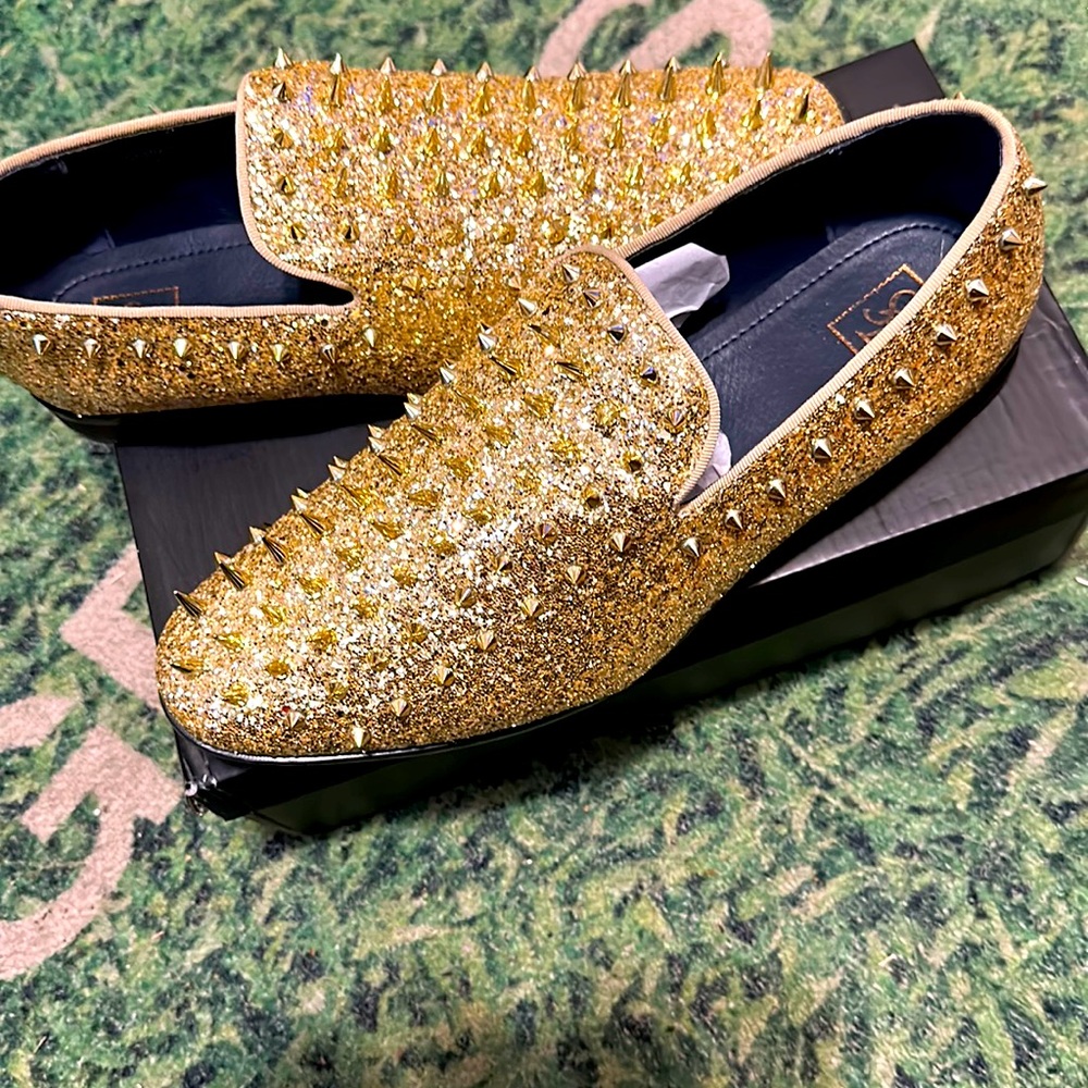 good for prom and wedding, it’s sure to grab the attention wherever you are!